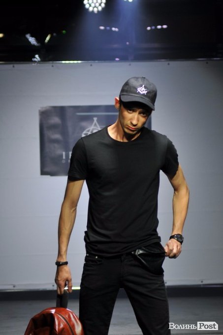 Свято краси і моди: як мийку в Луцьку перетворили на модний подіум