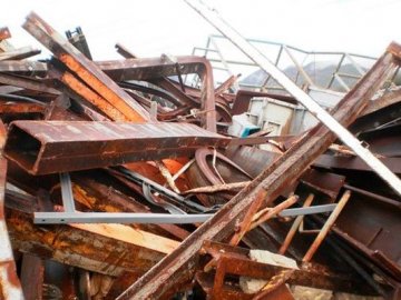 Судили волинянин, які викрали 300 кілограм брухту з майстерні