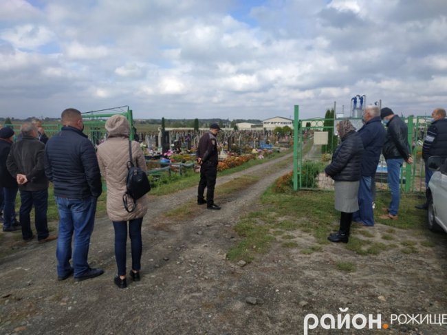  Без прощань і з поліцією: на Волині поховали депутата, який помер від коронавірусу