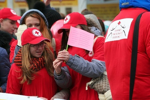 У Луцьку - хода проти СНІДу. ФОТО