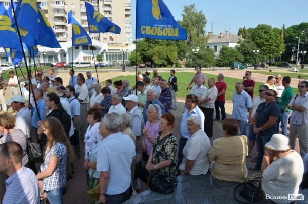 У Луцьку пікетували облдержадміністрацію: підтримували «повстанців Врадіївки». ФОТО