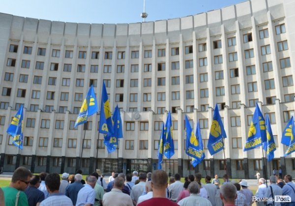 У Луцьку пікетували облдержадміністрацію: підтримували «повстанців Врадіївки». ФОТО