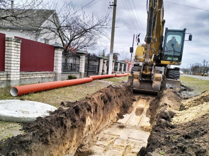 Рятують озеро від нечистот: у селі на Волині облаштовують каналізацію