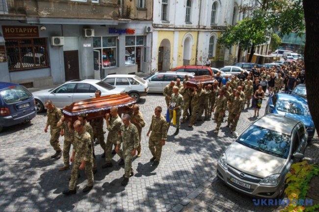 В Ужгороді попрощалися із військовими, які загинули на Рівненському полігоні