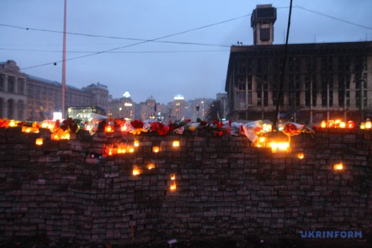 Десяті роковини розстрілів на Майдані: протистояння у фото