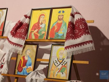 Волинська школярка представила виставку власноруч написаних ікон. ФОТО, ВІДЕО