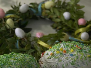 У Вараші для українських воїнів готують великодні гостинці. ВІДЕО