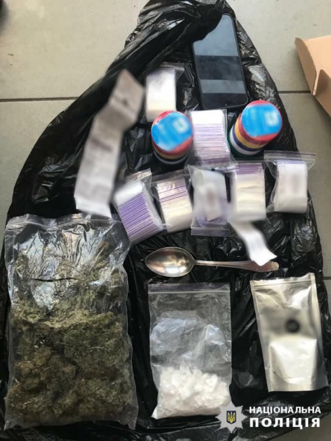 У Луцьку «на гарячому» затримали закладчиків наркотиків. ФОТО