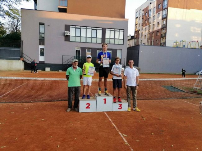 Волинський тенісист привіз нагороди з турніру