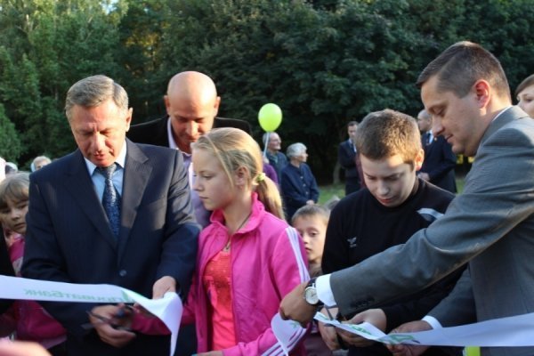 У Луцьку – новий дитячий майданчик. ФОТО
