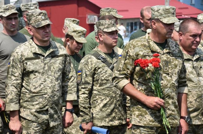Загиблому бійцю волинської бригади відкрили пам'ятну дошку в Лисичанську