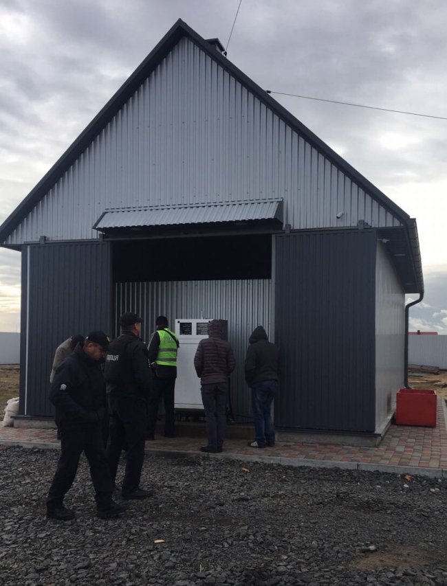 На Волині припинили діяльність незаконної заправки. ФОТО