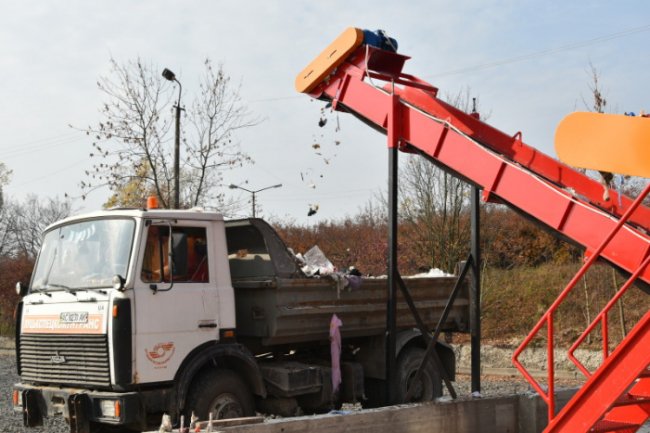 У Луцьку запустили сміттєсортувальну лінію. ФОТО