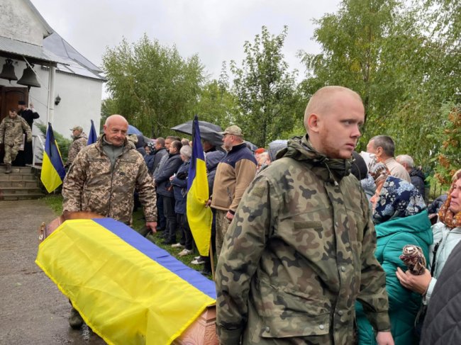 Громада на Волині попрощалася з двома захисниками. ФОТО