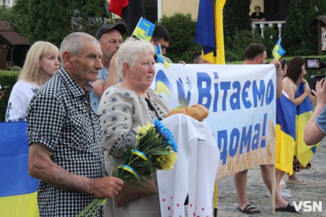 У Луцьку зустріли воїна Сергія Колошву, який повернувся із полону. ФОТО