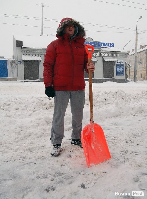 Як Луцьк замело снігом. ФОТО