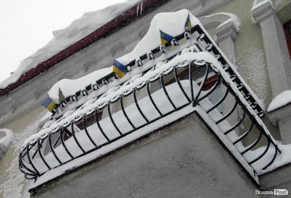 Як Луцьк замело снігом. ФОТО