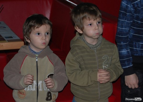 У Луцьку дітям із проблемних родин подарували новорічне свято. ФОТО