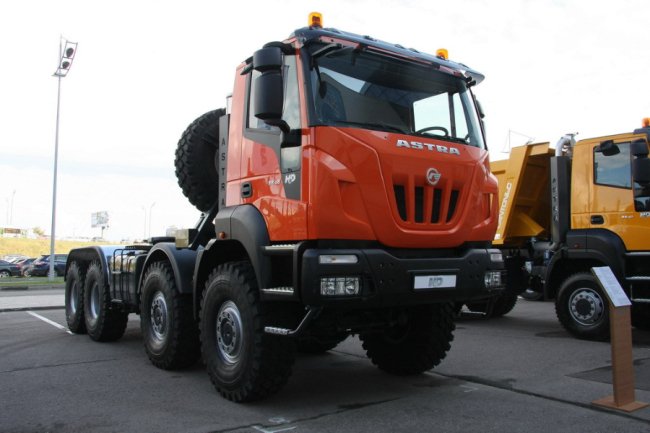 Яку спецтехніку може возити сідловий тягач?