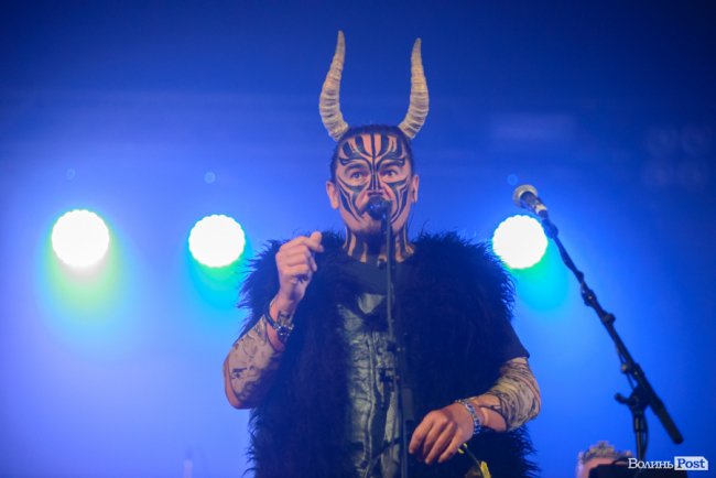 Гурт «Танок на Майдані Конґо» приїхав у Луцьк із вертепом. ФОТО