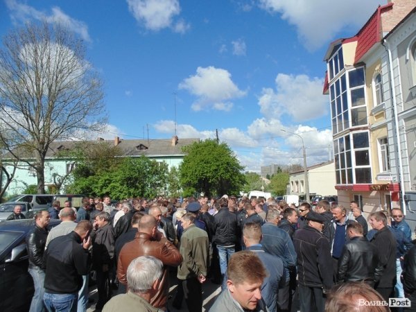 У Луцьку - пікет маршрутчиків. ФОТО. ВІДЕО