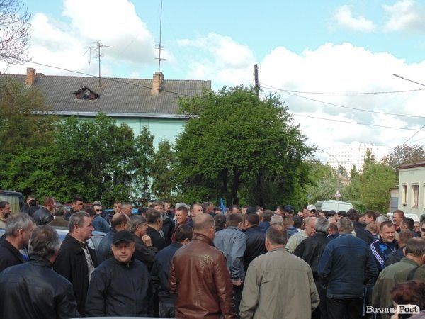 У Луцьку - пікет маршрутчиків. ФОТО. ВІДЕО