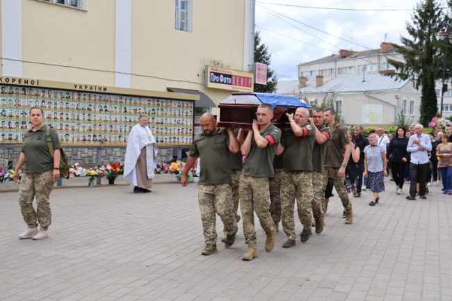 У Луцьку попрощалися з Героєм Олексієм Бондарем