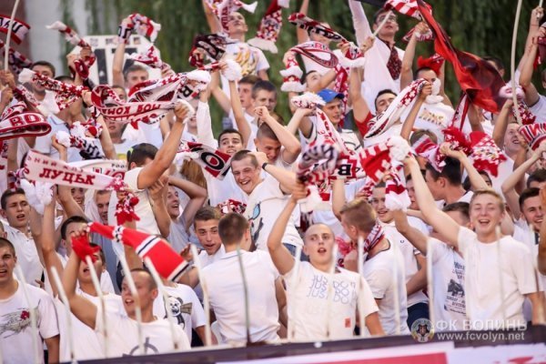 Марш фанів «За єдність України» у Луцьку. ФОТО