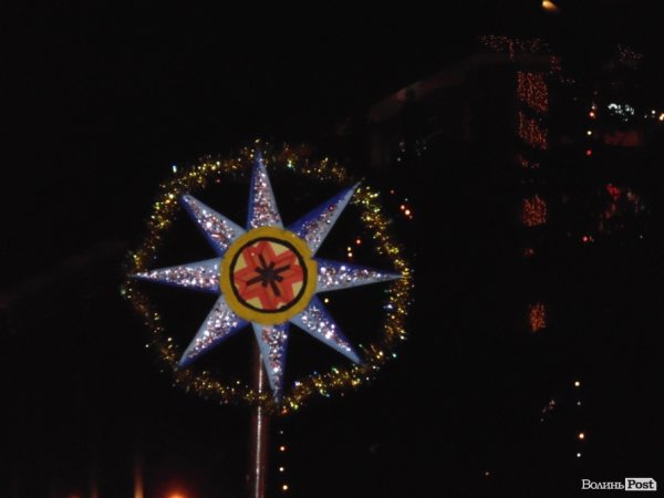 У Луцьку поєднали колядки і фаєр-шоу. ФОТО