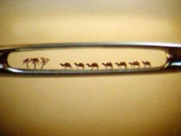 Букет троянд на стеблинках із волосся: незвична виставка в Луцьку. ВІДЕО