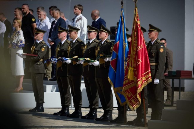 Бійців 42 ОМБр нагородили Зеленський та Сирський