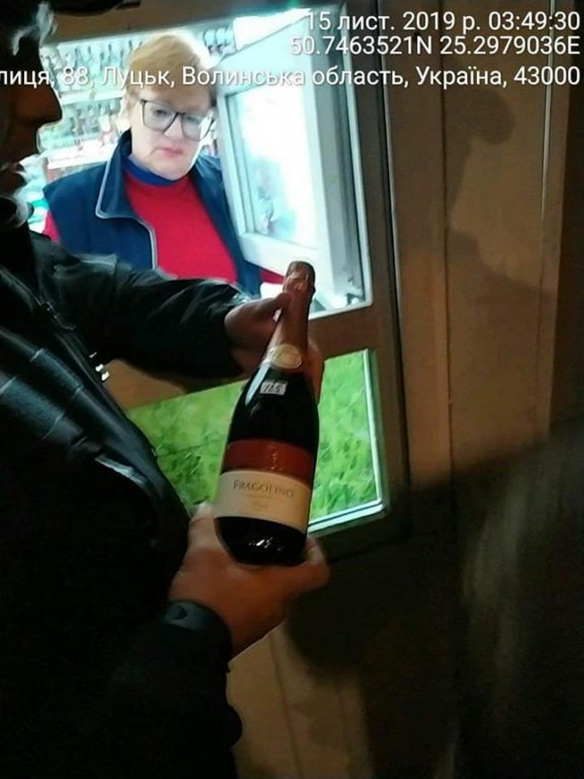 У Луцьку знову спіймали продавця «нічного» алкоголю. ФОТО