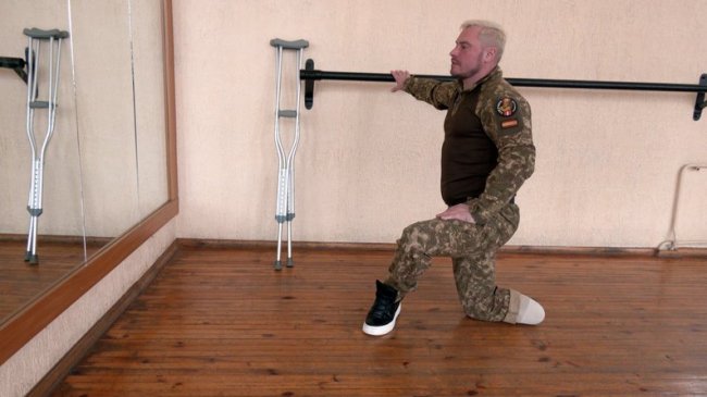 «Мрію знову танцювати»: історія бійця-хореографа, який проходить реабілітацію в Луцьку