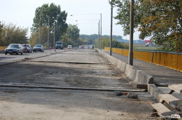 У Луцьку «зупинився» ремонт мосту. ФОТО