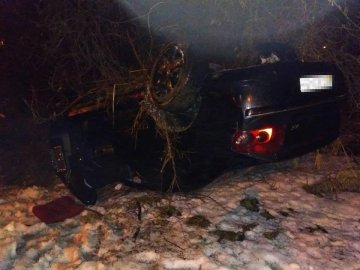 На Волині п’яний водій вилетів на узбіччя і перекинув автівку