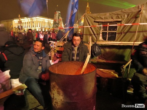 Ті, хто нас оберігає: чоловіки Майдану. НОТАТКИ ОЧЕВИДЦЯ. ФОТО