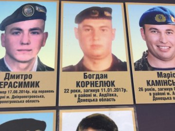 На пам'ятній стелі у Луцьку – помилкова інформація про загиблого атовця. ФОТО