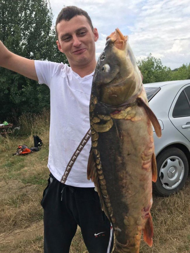 Волинянин упіймав коропа вагою 9 кілограмів. ФОТО