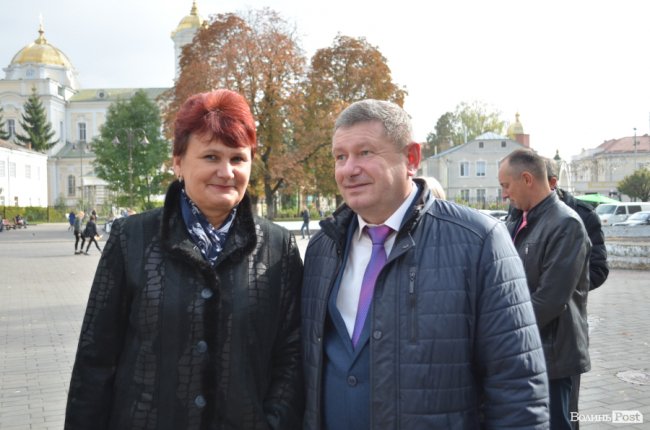 У Луцьку молоді вчителі влаштували запальні танці в центрі міста. ФОТО