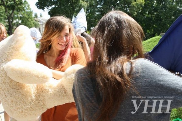 У Києві молодь билася подушками. ФОТО