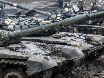 Противник несе втрати: спалили 4 російських танки та знищили 6 літаків ворога