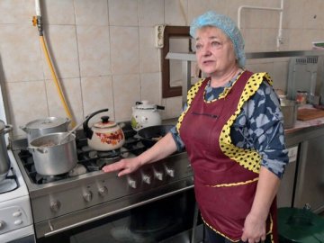 Пів сотні гарячих обідів щодня: як у місті на Волині працює благодійна їдальня