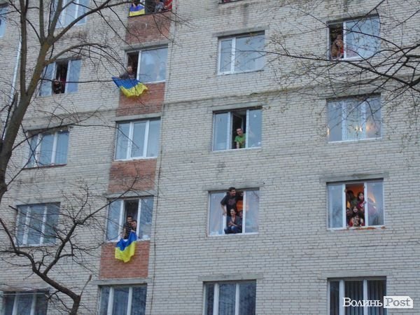 Гімн України та «Путін х**ло»: флешмоб у луцькому гуртожитку. ФОТО. ВІДЕО