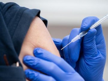 В Україні вакцину Pfizer тепер використовуватимуть для щеплень у центрах масової вакцинації 