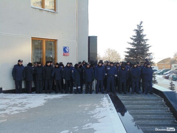 Волинська ОДА: штурм, який не відбувся. ФОТОРЕПОРТАЖ