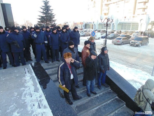 Волинська ОДА: штурм, який не відбувся. ФОТОРЕПОРТАЖ