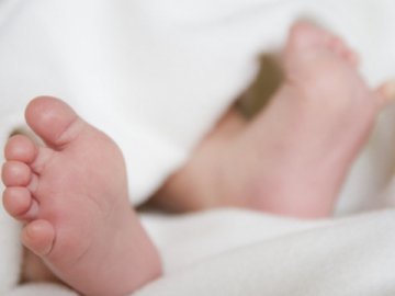 У під'їзді  на Закарпатті в сумці знайшли немовля