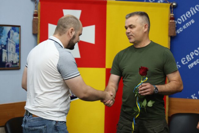 У Луцьку військовим вручили державні нагороди. ФОТО