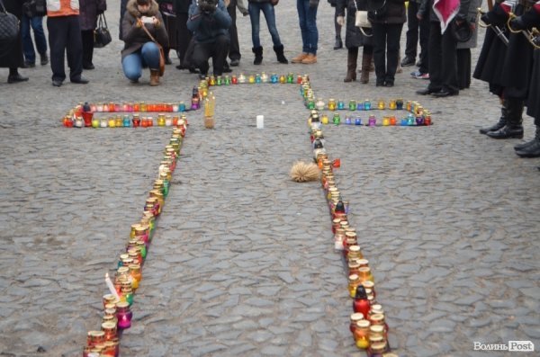 У Луцьку вшанували пам'ять жертв голодоморів. ФОТО