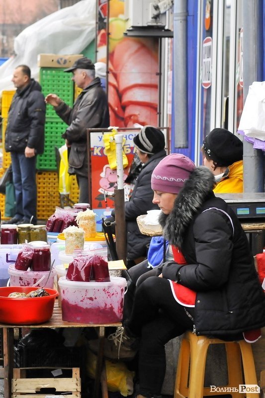 Завокзальний ринок. БУДНІ МІСТА